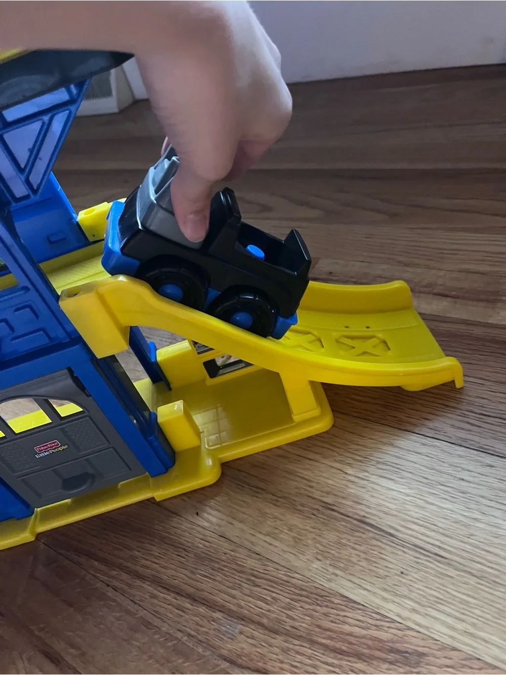 Fisher-Price Little People DC Super Friends Batcave